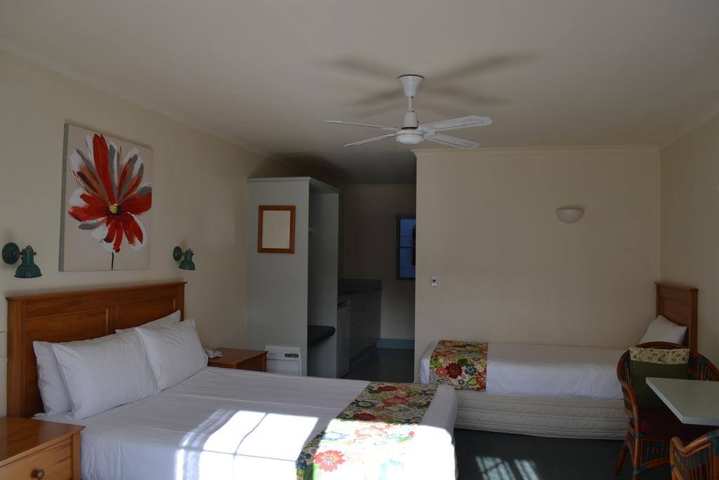 Colonial Lodge Motel Taupo Exterior photo