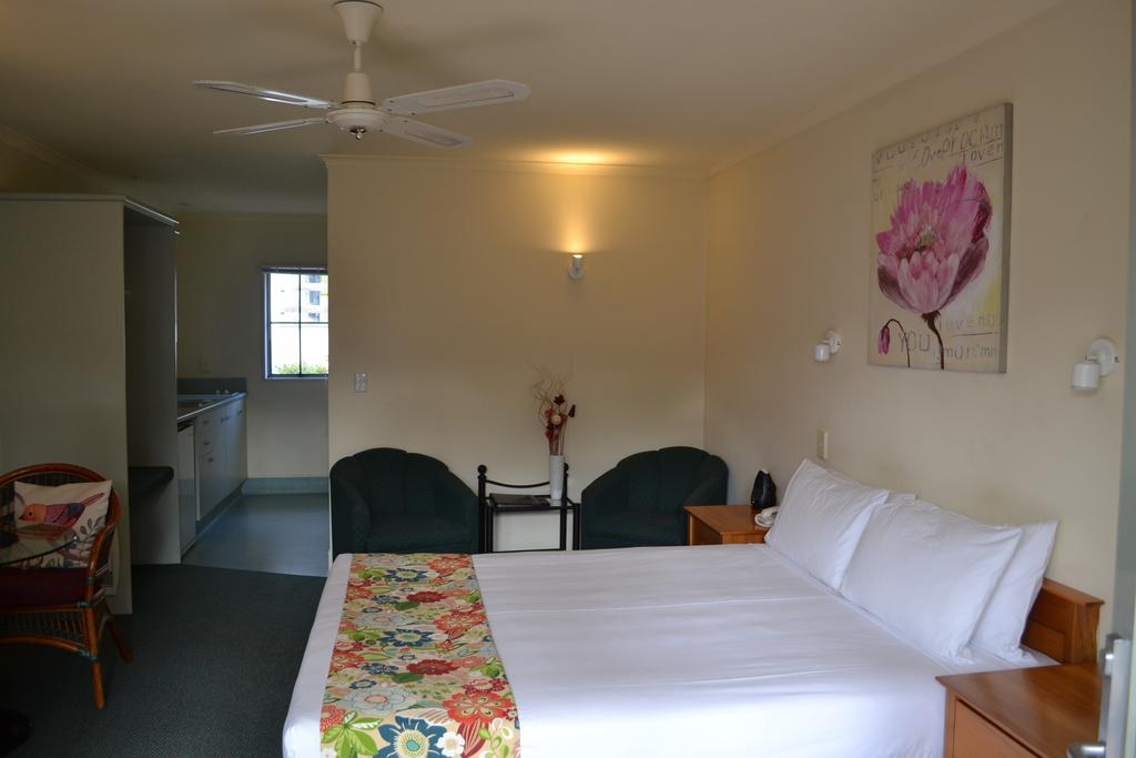 Colonial Lodge Motel Taupo Exterior photo