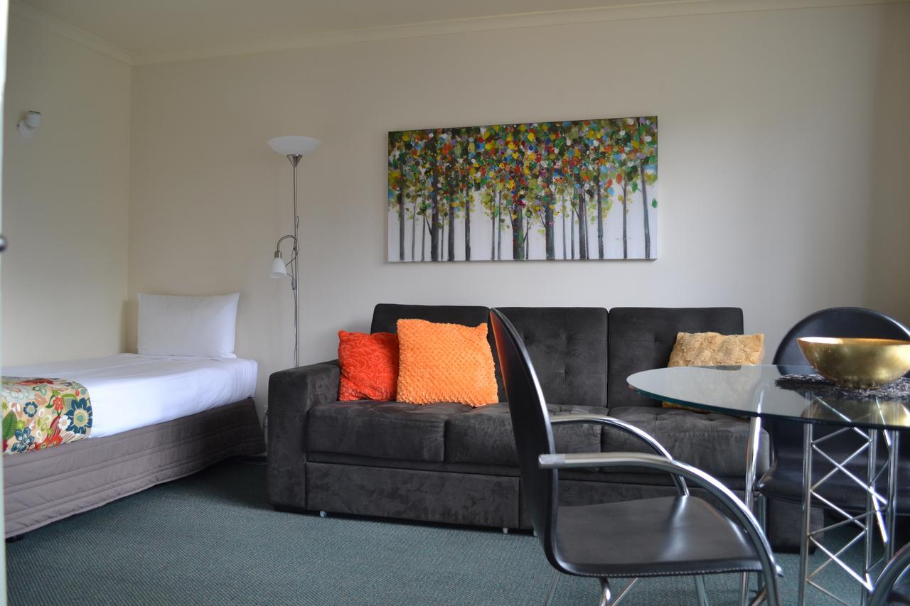 Colonial Lodge Motel Taupo Exterior photo