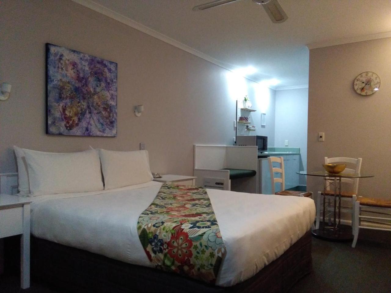 Colonial Lodge Motel Taupo Exterior photo