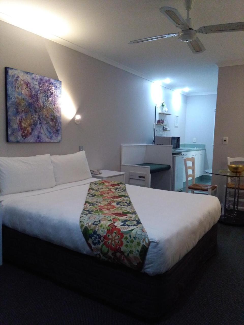 Colonial Lodge Motel Taupo Exterior photo